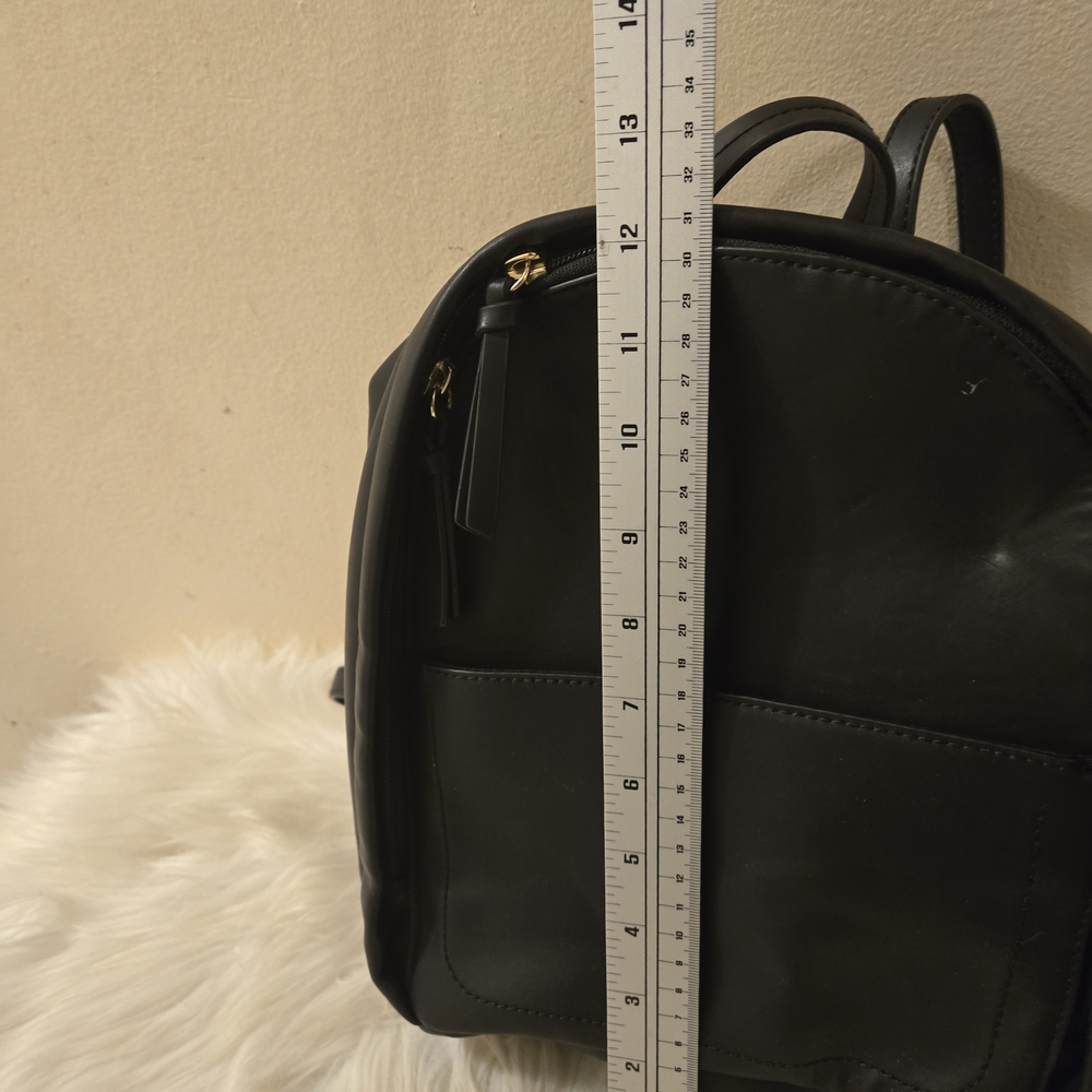 GAP Small Black Backpack with Pockets - Picture 8 of 11